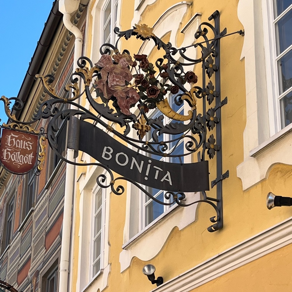 Meet your Posher, Bonita